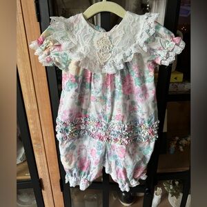 💐Vintage 1980s Rare Editions Baby Romper Floral Lace Bubble Romper collar ruffle